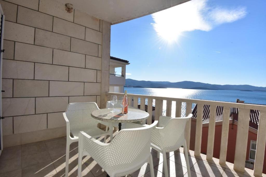 Holiday Home Komarna Exterior photo